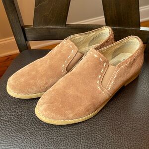 Hush Puppies Tan suede 7.5 flat casual loafer